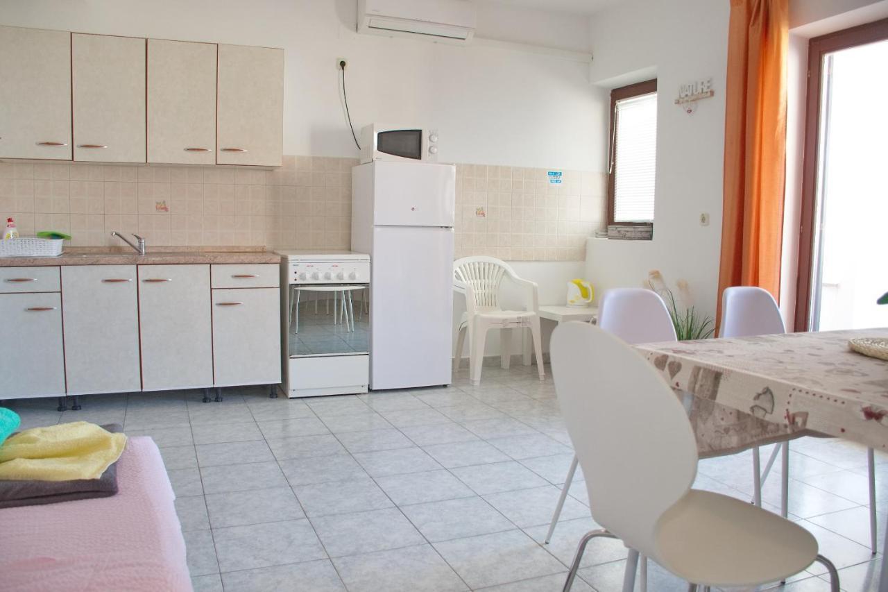 Apartments Summersong Novalja Exterior photo